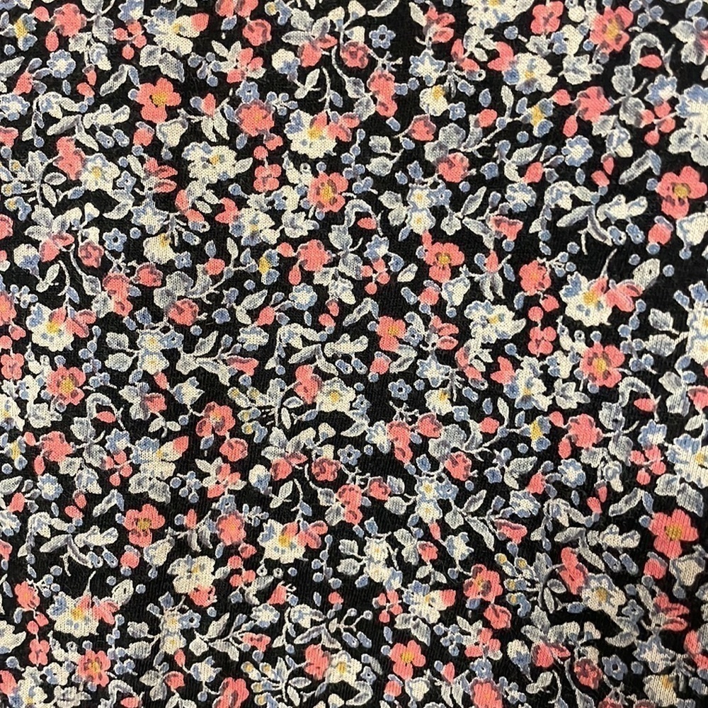 GAP Women's pink & gray floral on black short sleeve crewneck Tee/ top, L